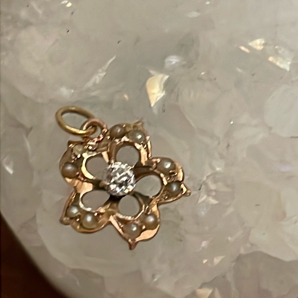 10K diamond and pearl pendant